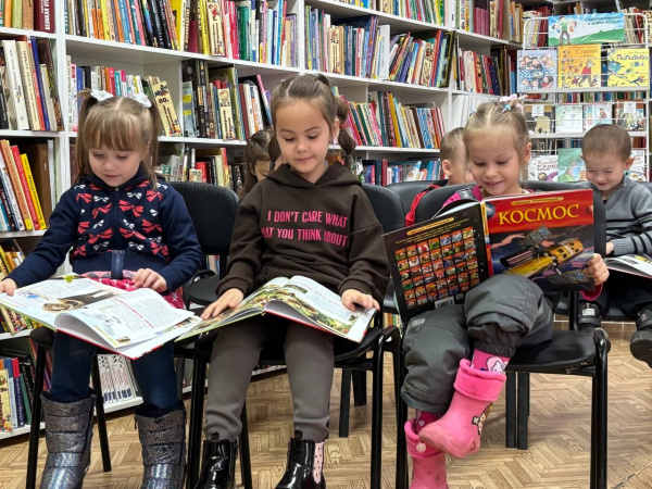 В отдел детской литературы Центральной библиотеки  заглянули весёлые гости — ребята из МБДОУ «Детский сад № 5 "Рябинка"»