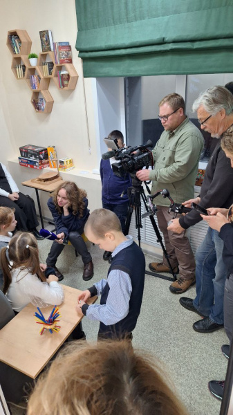 Встреча с телевидением в Новояхакасинской сельской библиотеке:  юные читатели, мудрые советы и слова благодарности!