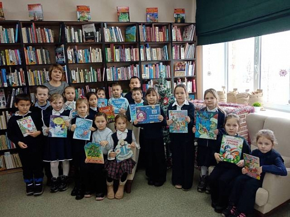 Живая классика – сквозь поколения: новогодние встречи в Новояхакасинской библиотеке