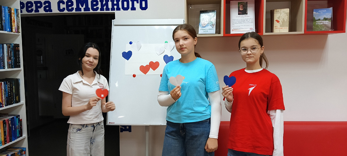 Всех  читателей Центральной библиотеки поздравляем с Днем Государственного флага Российской Федерации!