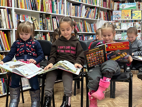 В отдел детской литературы Центральной библиотеки  заглянули весёлые гости — ребята из МБДОУ «Детский сад № 5 "Рябинка"»