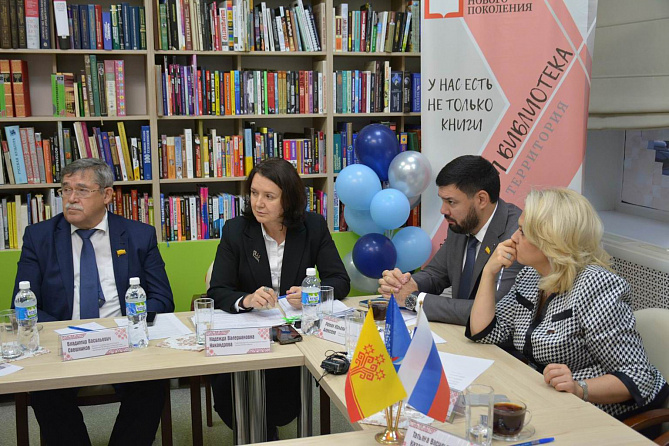 В Центральной библиотеке  парламентарий Алла Салаева провела прием граждан